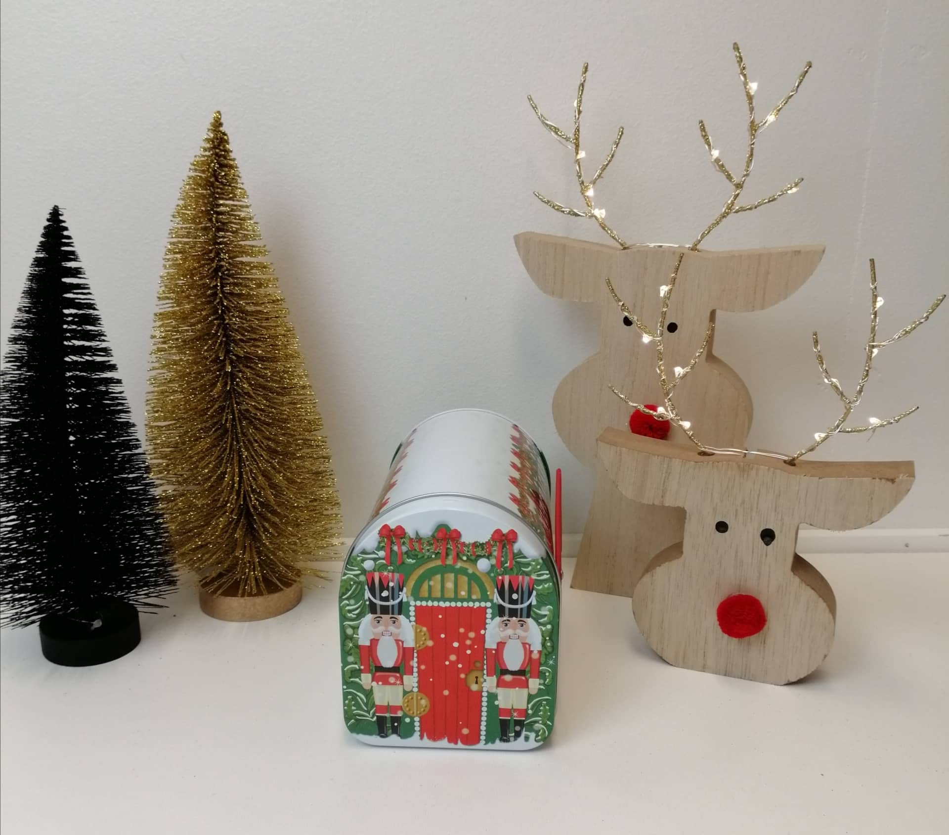 nddeknkkernes-postkasse-kage-dse-1_z8jbboqkjge5kspj.jpg Kagedåse Nøddeknækkernes postkasse