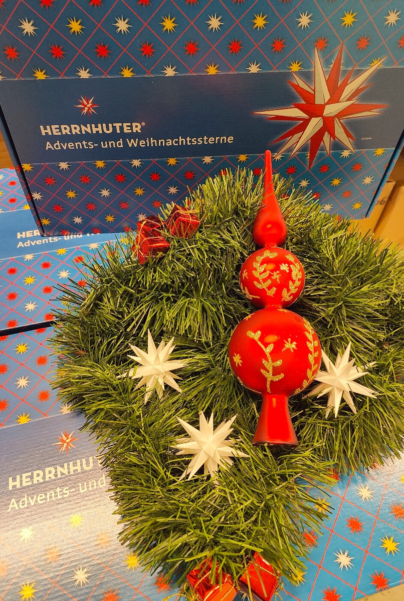 stjernek_de_med_15_stk_8_cm_hvide_stjerner_d.jpg Herrnhuter Stjernekæde med 15 stk 8 cm hvide stjerner d