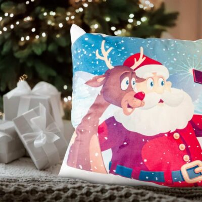 Julepude med julemand og Rudolf str 45 x 45 cm