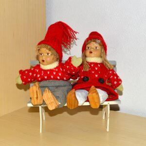 Ib Laursen Nissepige dreng på bænk