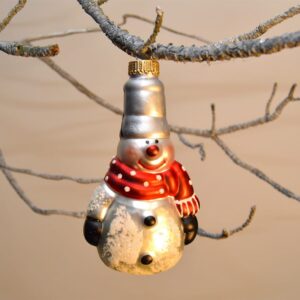 Snemand med høj hat julekugle