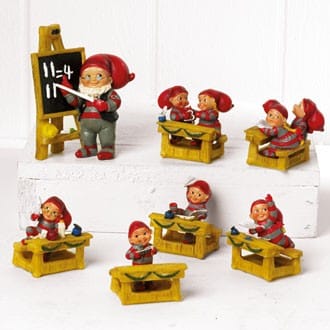 nissetumlingernes-nisseskolestue-med-overlrer-nissetumling_nwuymbqonxkwfndt.jpg Nissetumlingernes nisseskolestue med overlærer Nissetumling