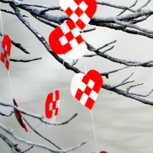 Røde og hvide hjerter guirlande