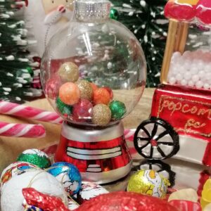 Tyggegummimaskine juletræskugle i mundblæst glas 8 cm