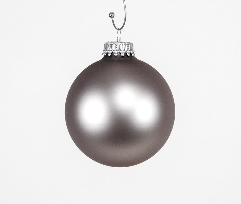 silkematte-musegr-juletrskugler--6.7-cm_85y7vbikw4qepl3g.jpg Silkematte musegrå juletræskugler Ø 6.7 cm