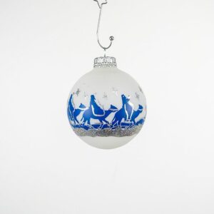 Hvide frostet juletræskugler med Betlehem fortælling