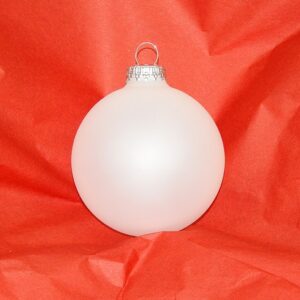 Hvide frostet silkematte juletræskugler Ø 8 cm