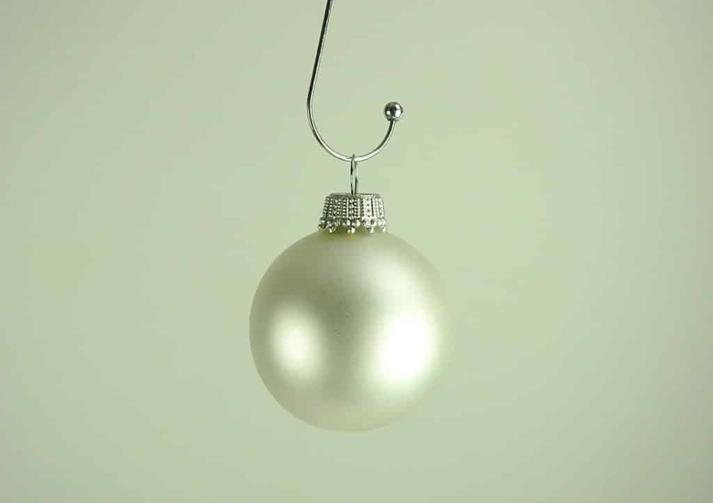 slv-silkematte-juletrskugler--4-cm_hfpitecjsf6ekzbh.jpg Sølv silkematte juletræskugler Ø 4 cm