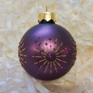 Lilla silkematte juletræskugler med guld deko Ø 6 cm a